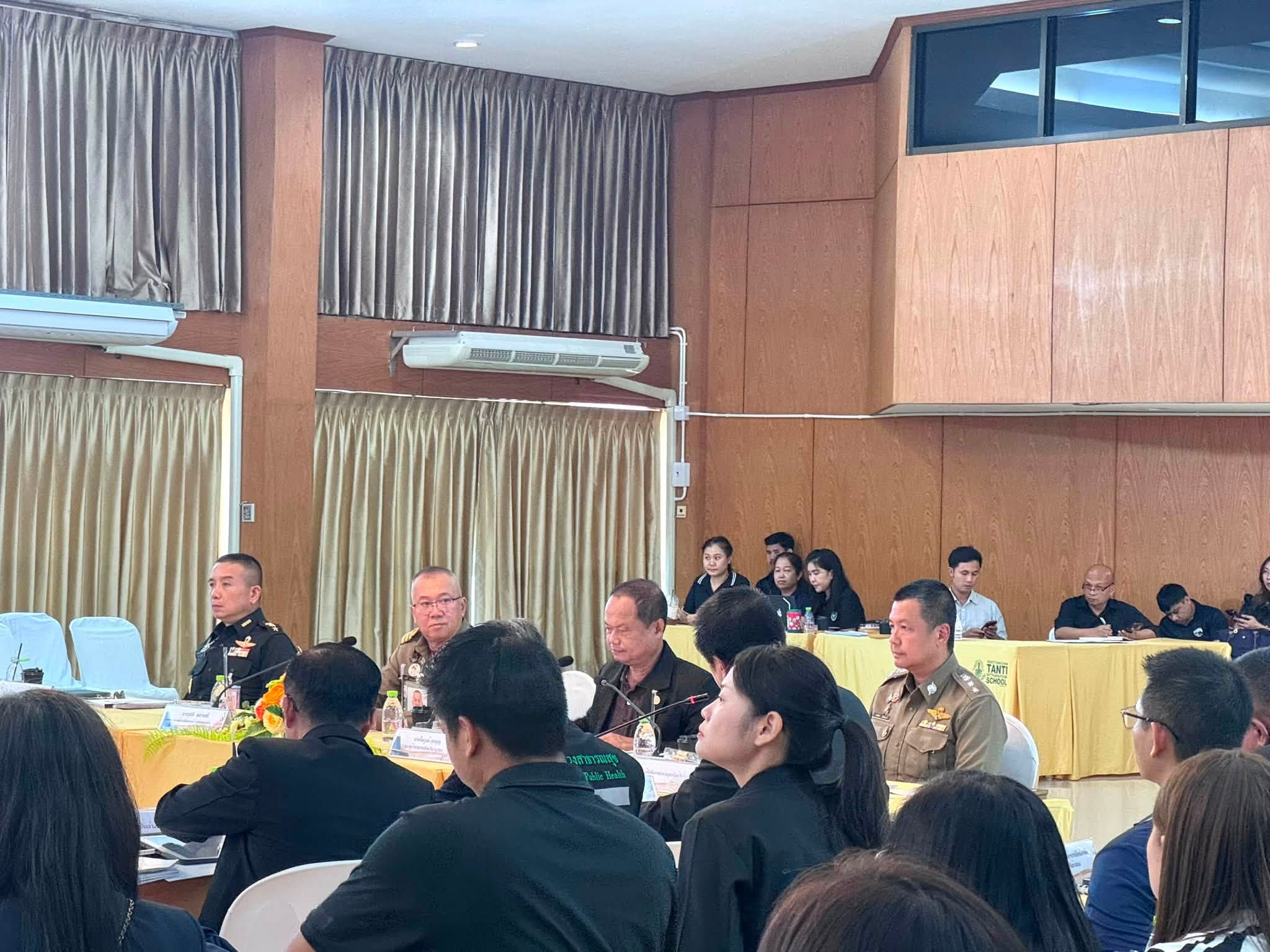 title - ประชุมเตรียมการรับเสด็จทูลกระหม่อมหญิงอุบลรัตนราชกัญญา สิริวัฒนาพรรณวดีในวโรกาสเสด็จเยี่ยมและติดตามผลการดำเนินงาน โครงการ TO BE NUMBER ONE จังหวัดอ่างทอง 